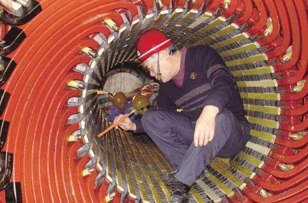 西安泰富西瑪電機(jī)吳高治、劉長(zhǎng)安、張衛(wèi)華榮獲西安市勞動(dòng)模范榮譽(yù)稱號(hào)。