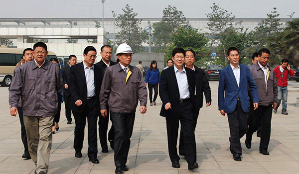 西安市委常委、常務(wù)副市長岳華峰蒞臨西瑪電機調(diào)研指導。