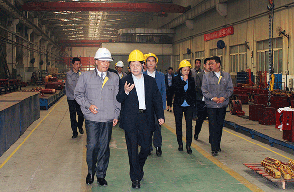 西安市委常委、常務(wù)副市長岳華峰蒞臨西瑪電機調(diào)研指導。