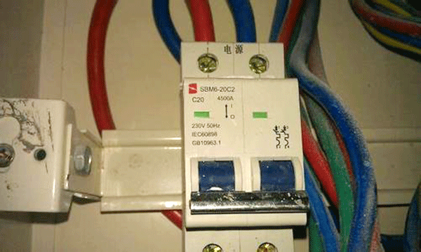 漏電保護(hù)裝置是造成西安西瑪電機(jī)頻繁燒毀的原因。