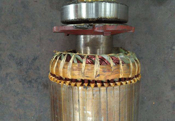 西安電機(jī)廠技術(shù)員關(guān)于高壓電機(jī)端部捆扎的重要性分析。