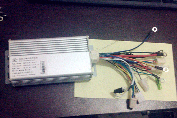 Z2直流電機(jī)控制器的安裝過程分享。