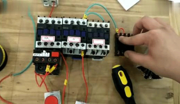 Y系列高壓三相異步電動機的功率控制需要哪些元件？
